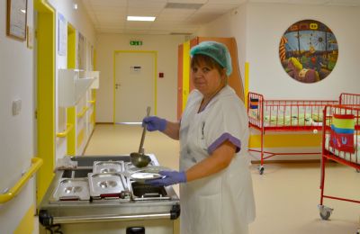 Pestřejší i chutnější stravu dostávají nově pacienti Vítkovické nemocnice