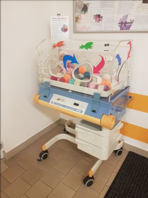 Starý inkubátor pomáhá sbírat bavlněná klubíčka pro miminka z Vítkovické nemocnice
