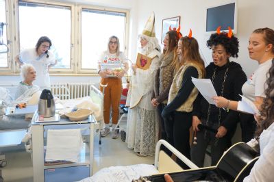 Mikuláš naděluje malým i velkým pacientům ve Vítkovické nemocnici 