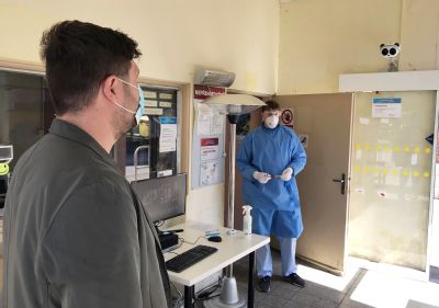 Moderní termokamera měří ve Vítkovické nemocnici v Ostravě příchozím teplotu při vstupu do areálu