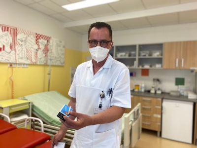 Počet hospitalizovaných dětí v Nemocnici AGEL Ostrava-Vítkovice stoupl o třetinu. Lékaři doporučují očkování proti chřipce, které lze dítěti aplikovat šetrně kapkami do nosu